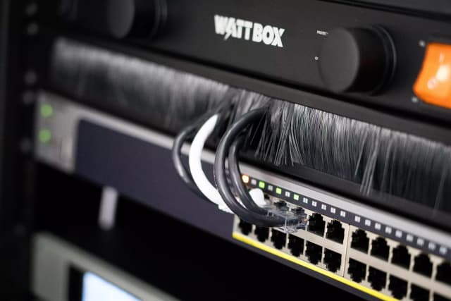 Serveurs en rack dans un datacenter sécurisé