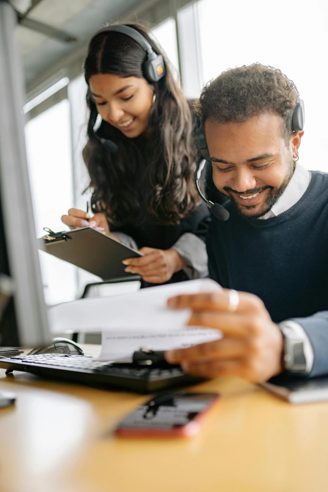 Téléphone IP moderne avec interface utilisateur intuitive pour entreprise